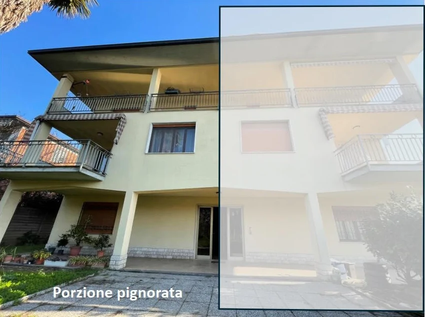 Lotto unico: due appartamenti, autorimessa e capannone in Castelverde