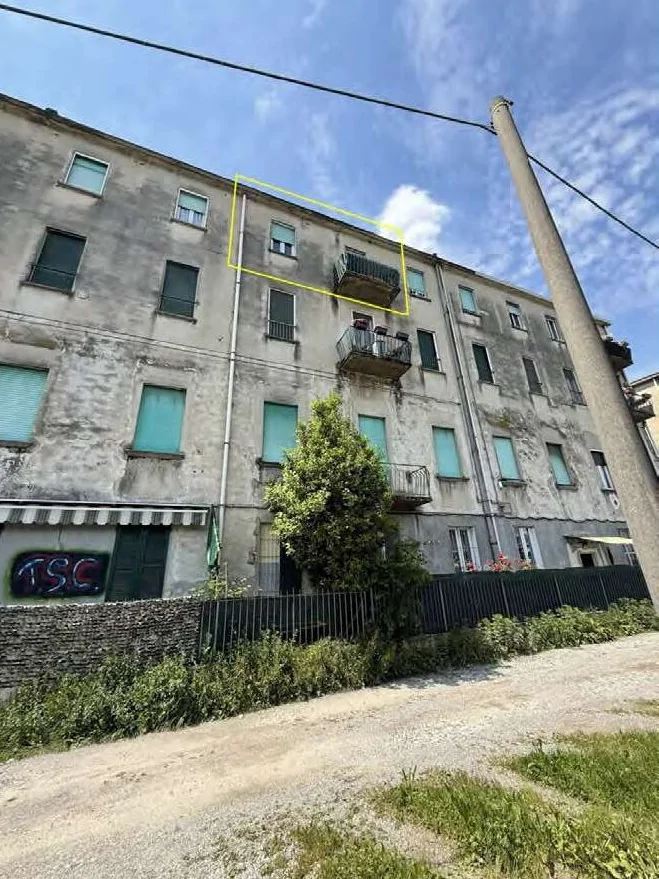 Appartamento trilocale al piano terzo in Olginate, Via Barozzi 21