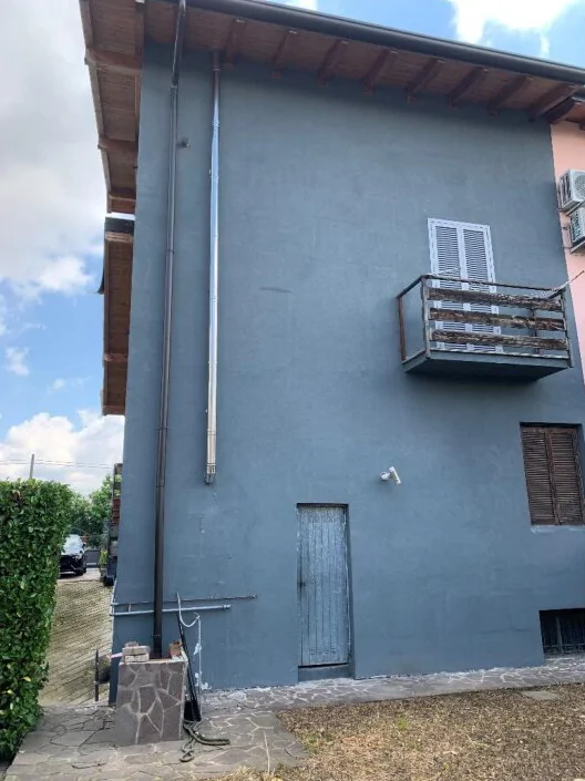 Appartamento su due livelli con terrazzo e balcone a Canegrate