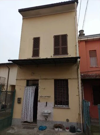 Quota 500/1000 di casa di corte a Casalpusterlengo