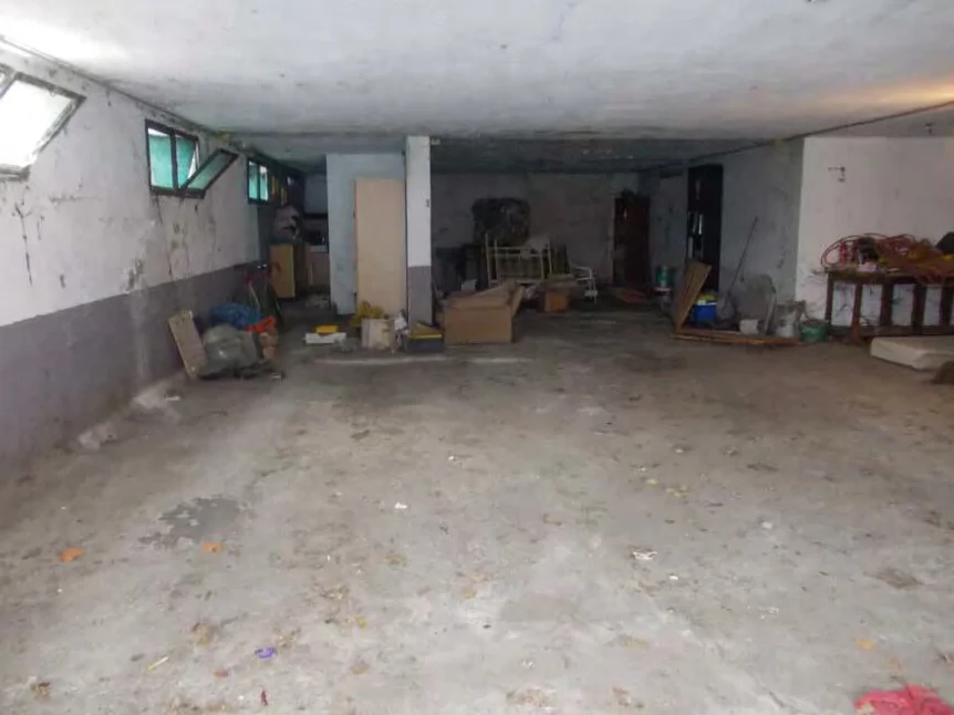Magazzino con cantina, ufficio e aree esterne a Truccazzano