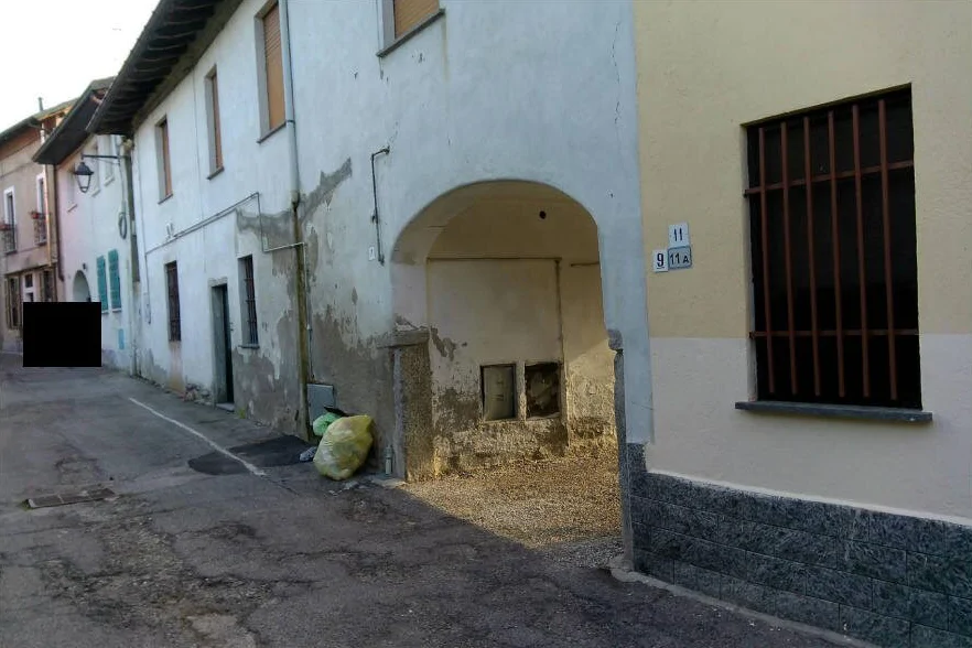 Appartamento a Somma Lombardo, frazione Coarezza, via Nicola Narciso 9