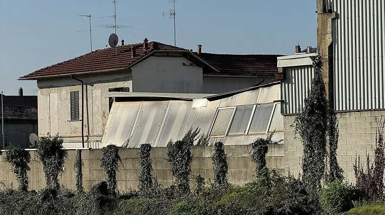 Laboratorio artigianale con servizi e locale caldaia a Busto Arsizio