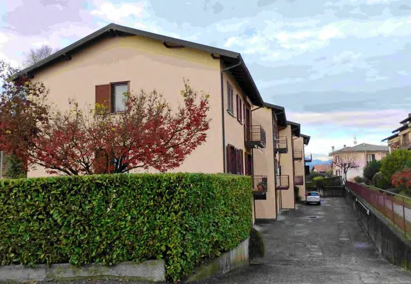 Appartamento con box e ripostiglio in Buguggiate, Via Trieste 63/A