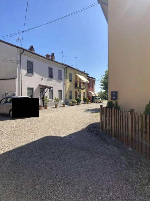 Unità residenziale, lavatoio, legnaia e autorimessa a Cervesina