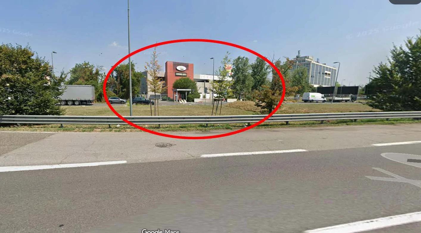 Ufficio al primo piano con tre posti auto a Milano - 019