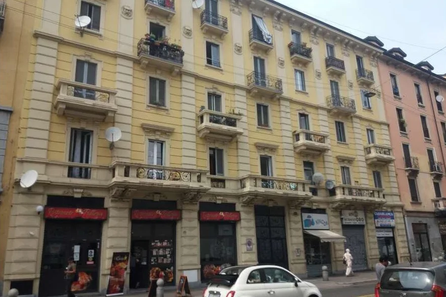 Appartamento al piano primo in Milano, via Padova 31