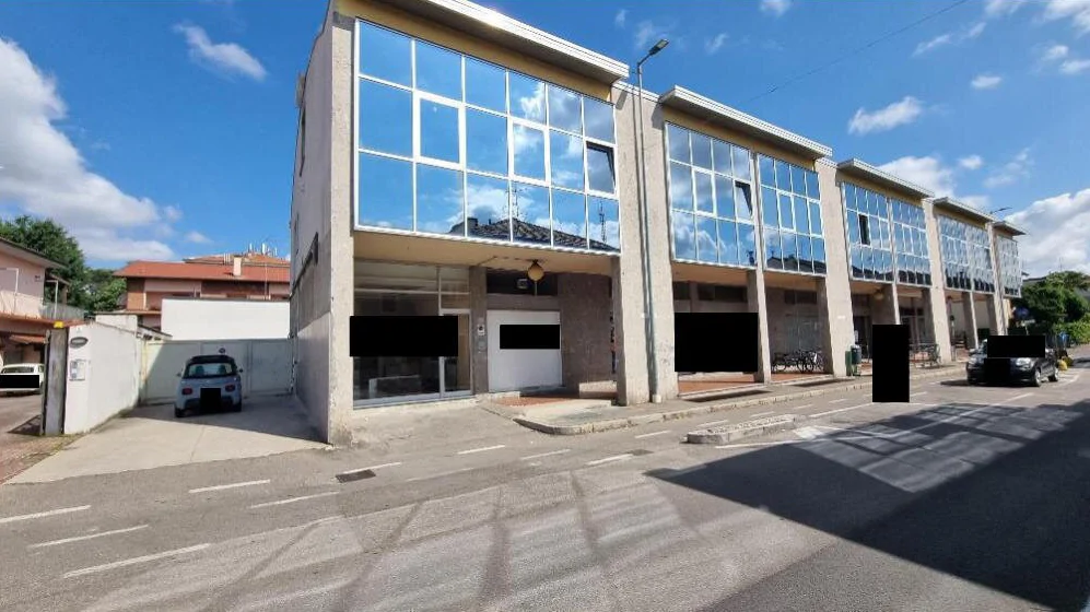 Complesso commerciale con negozio, magazzino, cabina ENEL e parcheggi - 002