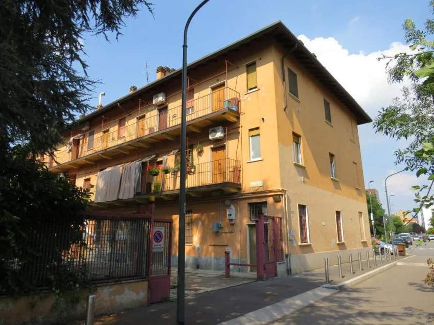 Appartamento al primo piano in Milano, Via F.lli Rizzardi 25