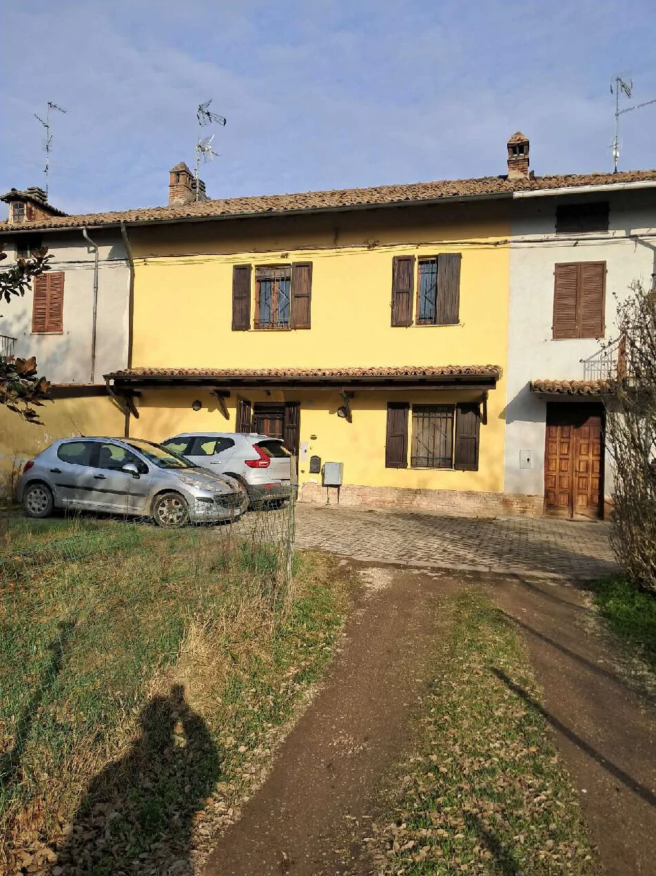 Abitazione con cantina e sedime di pertinenza a Rivanazzano Terme