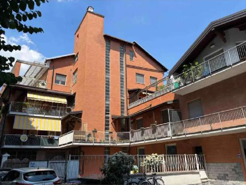 Quota 1/1 appartamento con box in Garbagnate Milanese