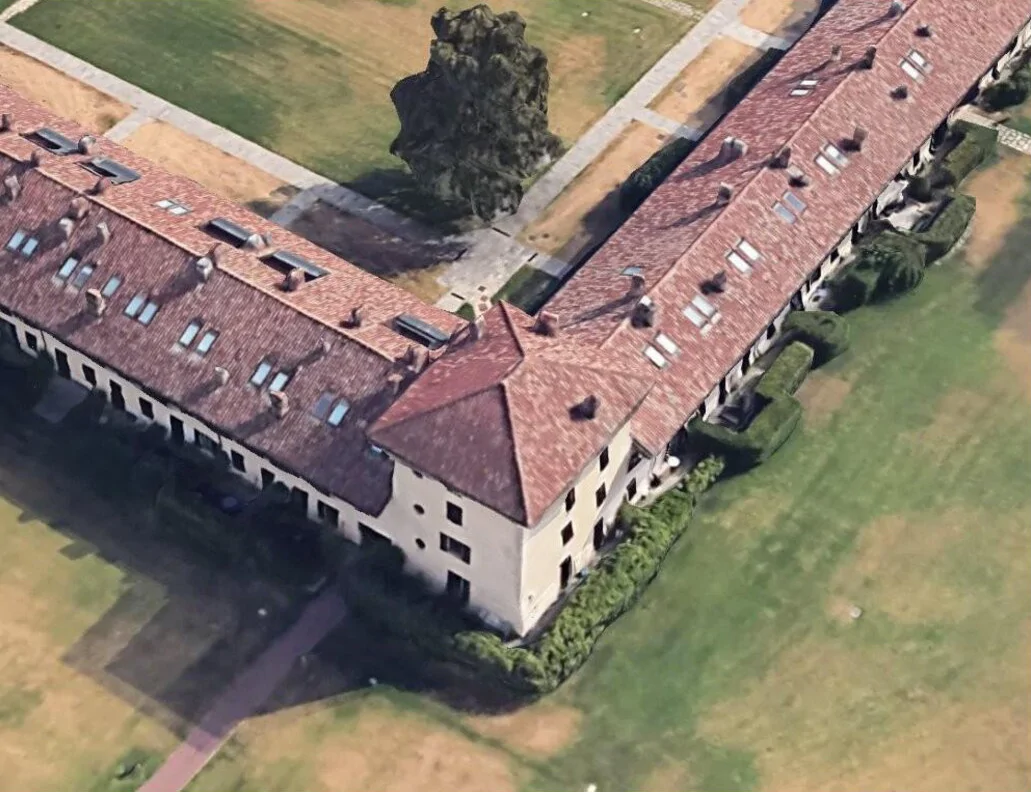 Appartamento su più livelli con tre autorimesse a Pieve Emanuele