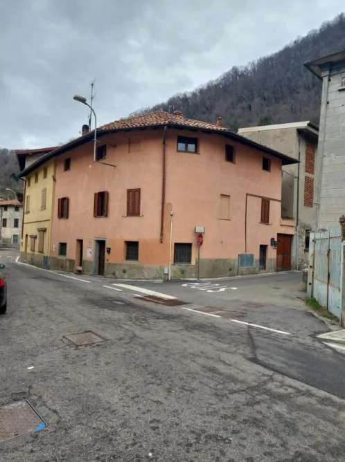 Appartamento su due piani con sottotetto a Valbrona