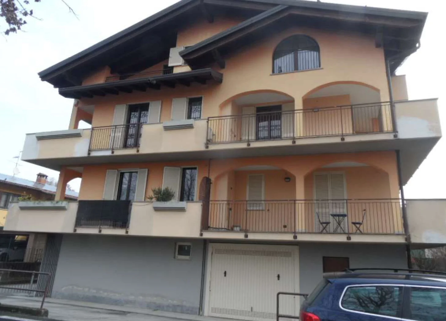 Appartamento mansardato con cantina e posto auto scoperto a Pozzuolo Martesana