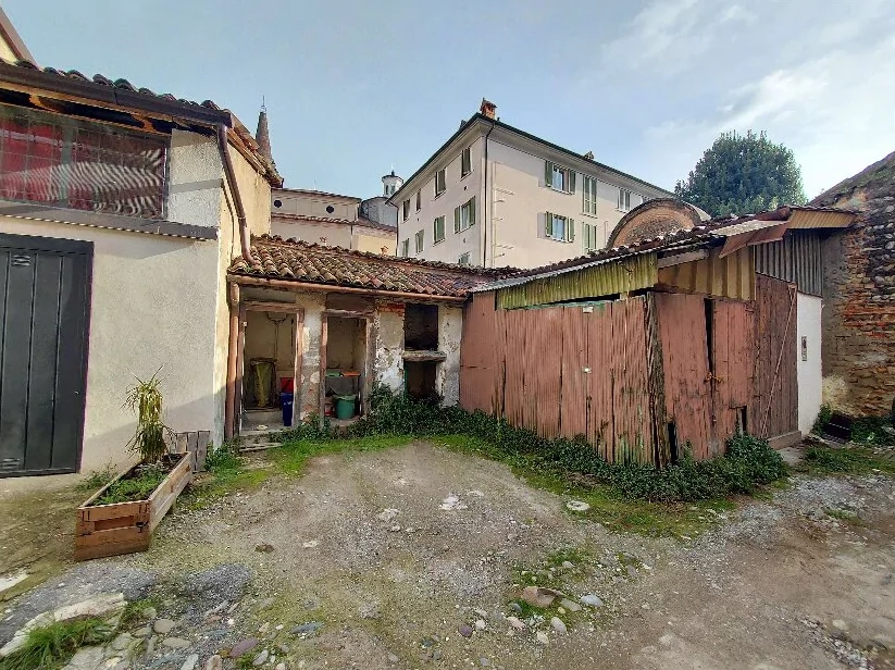 Magazzini in Cassano d'Adda, Via San Dionigi 25