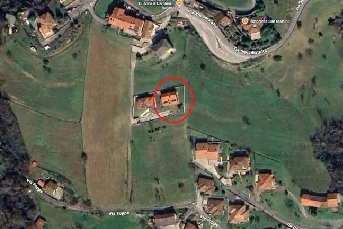 Villa unifamiliare con corte, autorimessa e strada di accesso