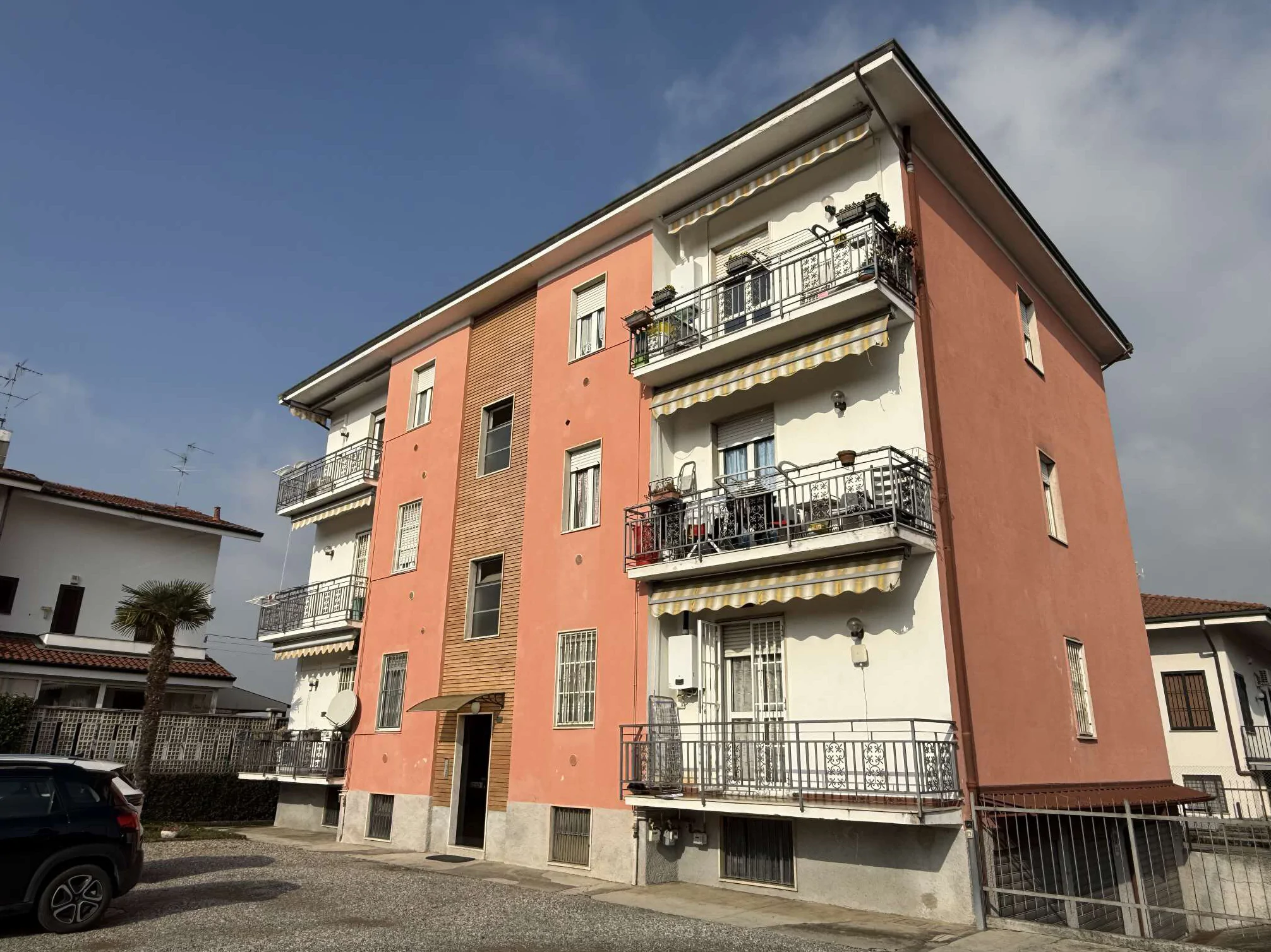 Appartamento con cantina in Pozzo d'Adda, Via Risorgimento 18