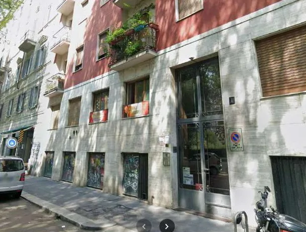 Unità negoziale A/10 su due livelli in Milano, viale D'Annunzio 1