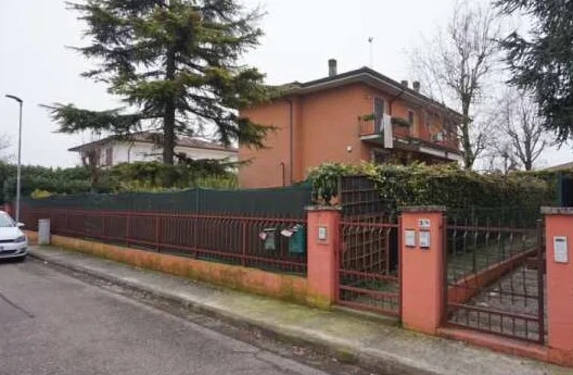Appartamento in villetta bifamiliare con garage a Curtatone