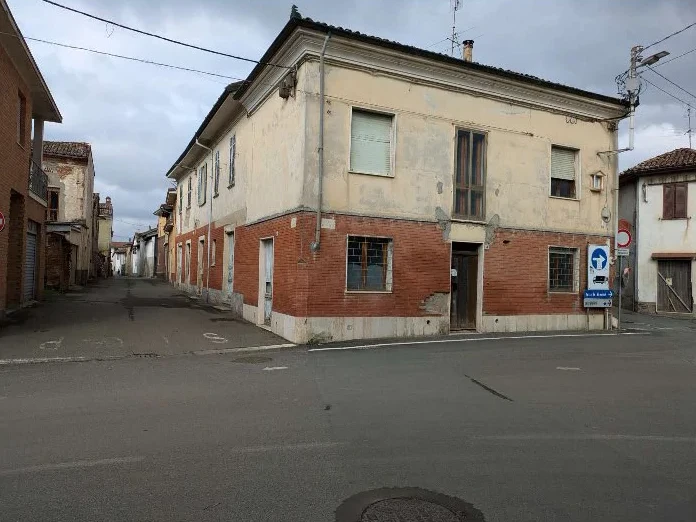 Porzione di fabbricato residenziale e magazzino in Sezzadio