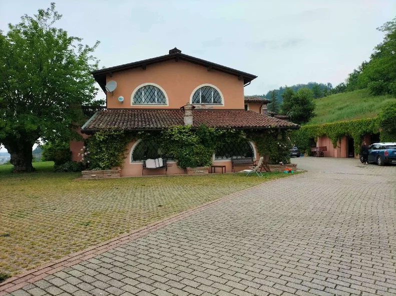Villa sulle alture tra Stazzano e Serravalle Scrivia