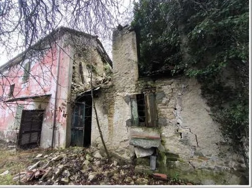 Casa con corte e terreni a Bistagno - 003