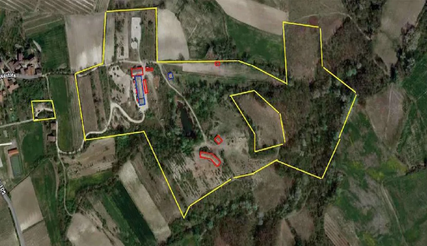 Azienda agricola con fabbricato zootecnico e terreni