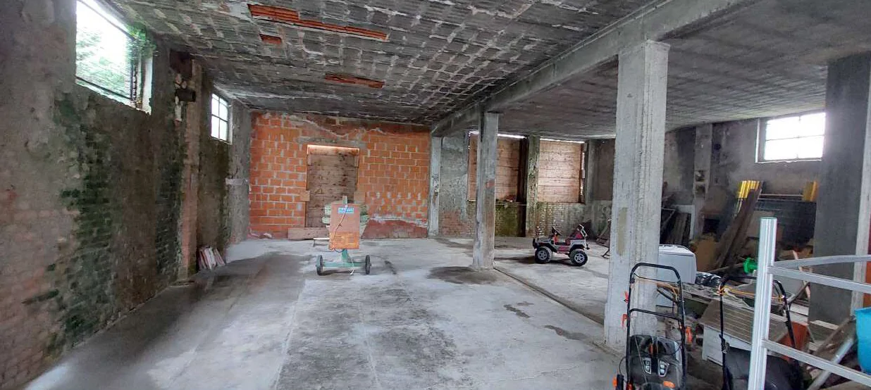 Compendio immobiliare in Spinetta Marengo con abitazioni, laboratorio, magazzino e terreni