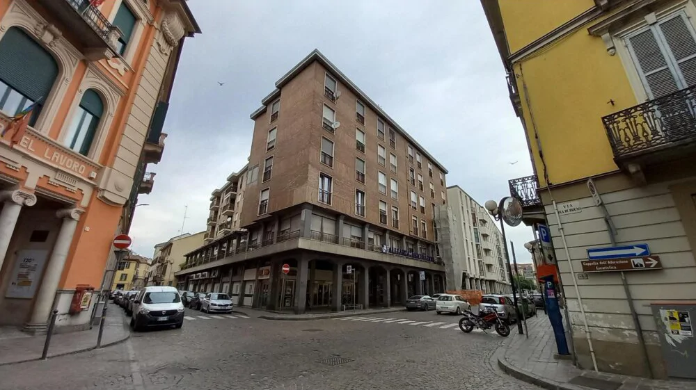 Appartamento con cantina in Alessandria, Via Cavour 23