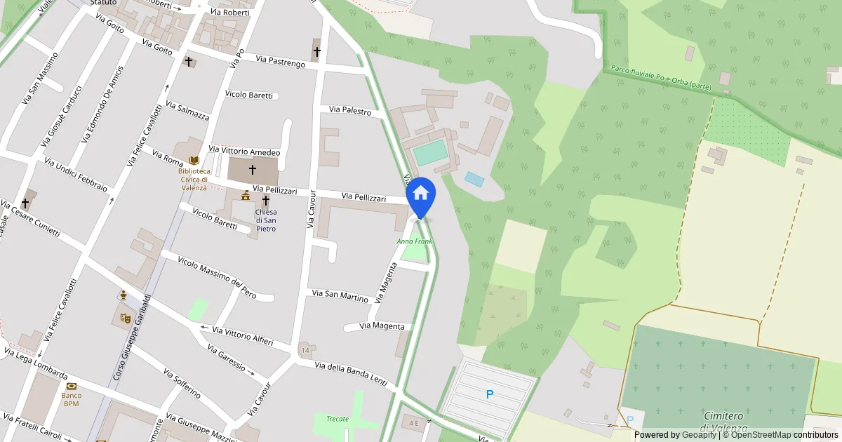Complesso edilizio in corso di costruzione con terreno