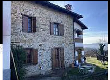 Appartamento in villa bifamiliare con terreni boschivi a Morsasco