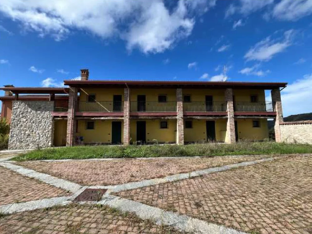 Complesso ex mulino con magazzini, silos e terreni