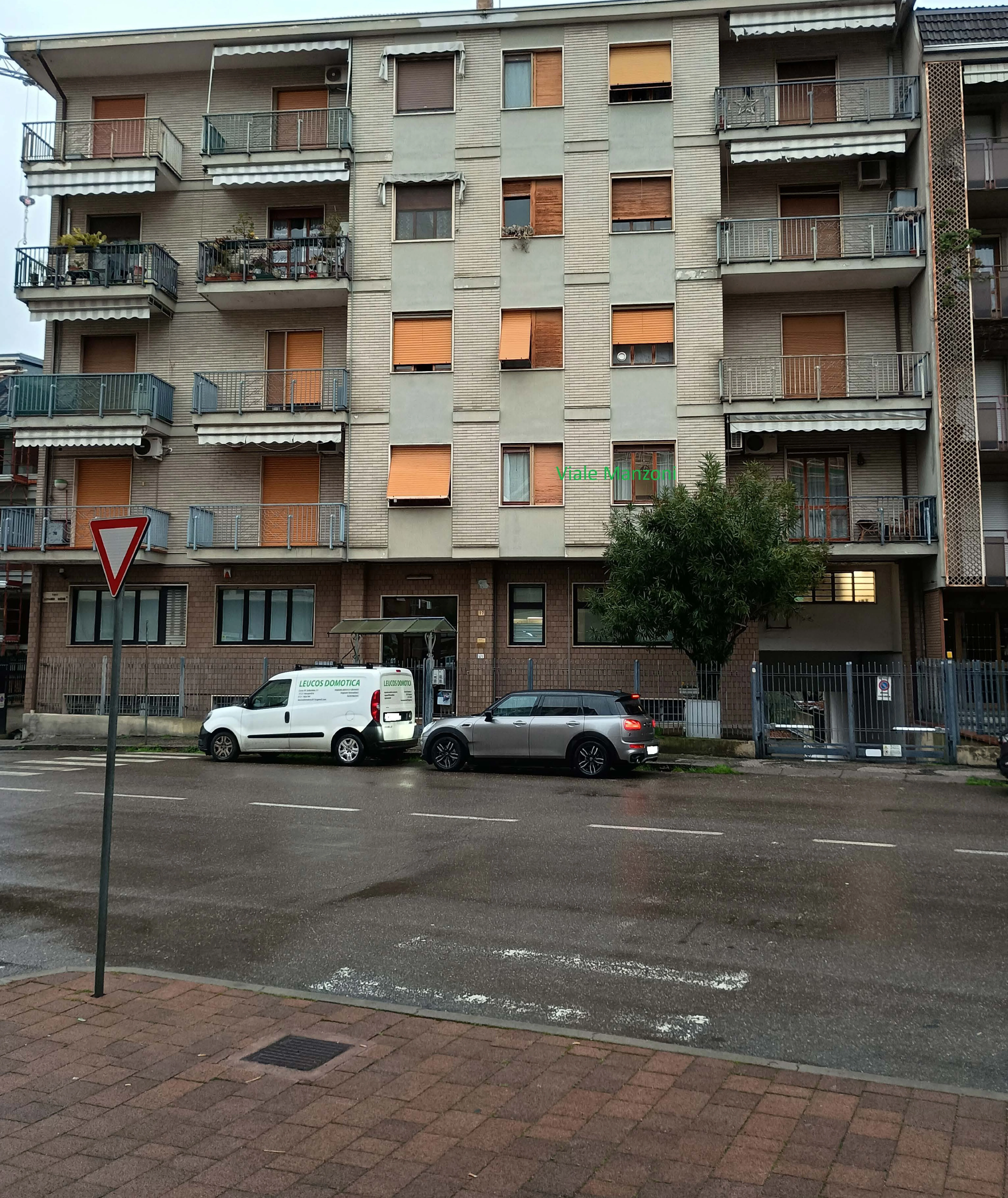 Appartamento con box auto in Valenza