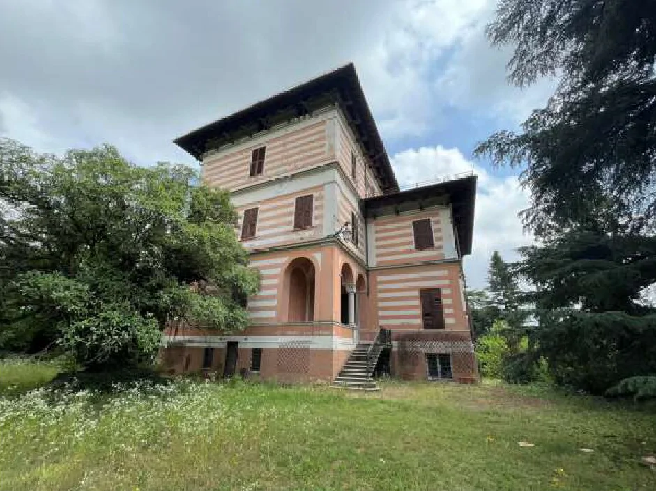 Villa storica con parco e fabbricati accessori a Novi Ligure