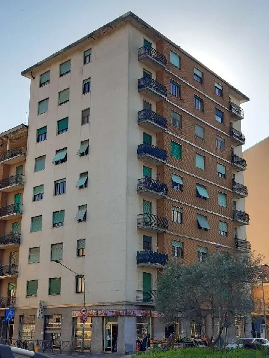 Appartamento al sesto piano con cantina in Novi Ligure