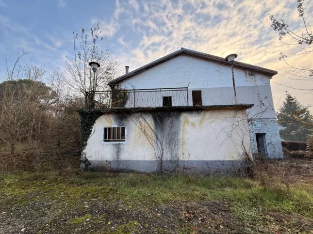 Complesso immobiliare con terreni agricoli a Murisengo
