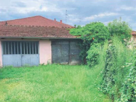 Porzione di fabbricato fine schiera con giardino e garage