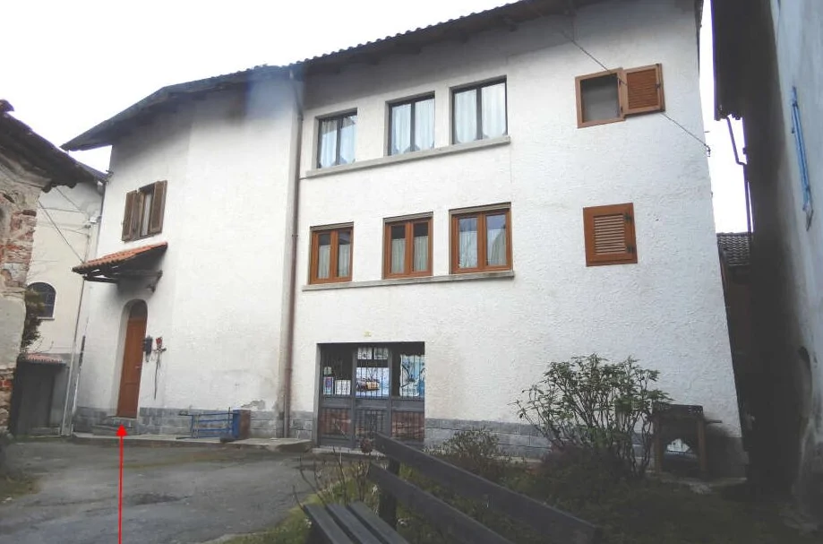 Fabbricato civile in Caprile, Frazione Uccelli 27