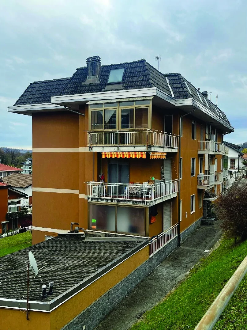 Alloggio mansardato in condominio a Serravalle Sesia