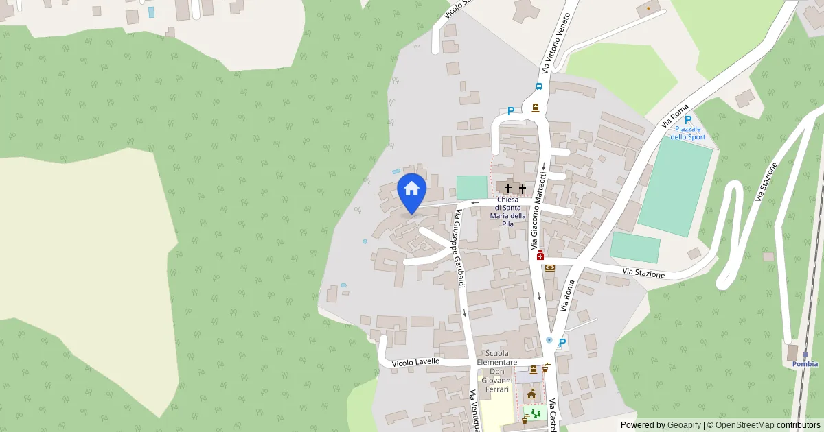 Intero edificio su tre piani con rustico e cortile in Pombia
