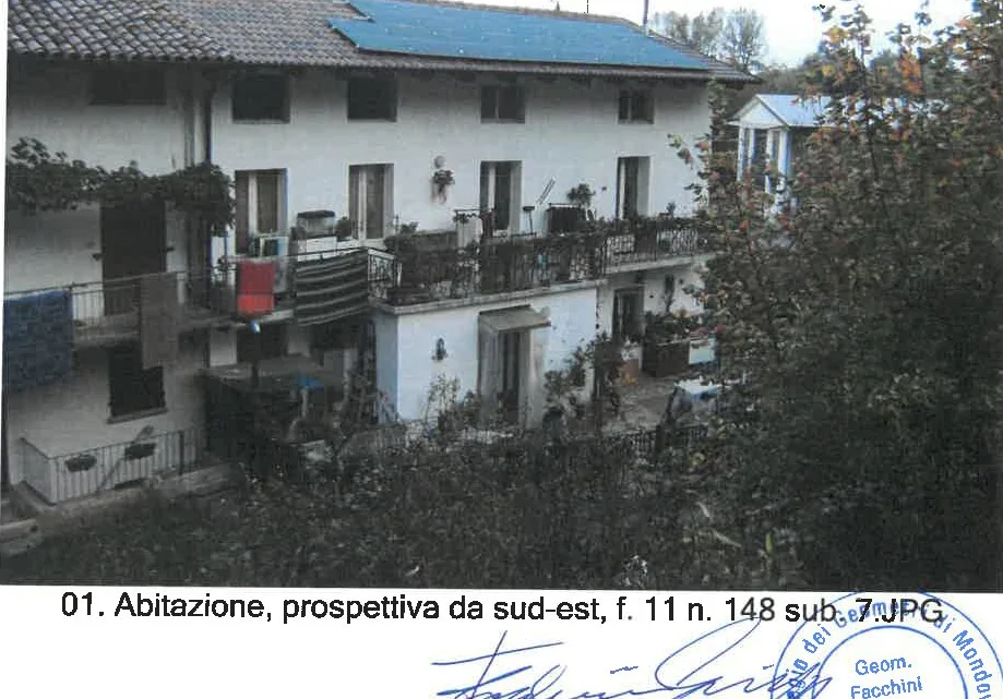 Fabbricato residenziale con depositi e terreno agricolo a Pianfei