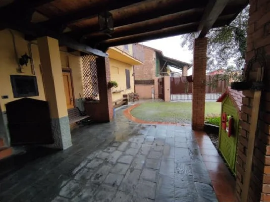 Porzione di fabbricato residenziale in Cerano, Via Croce 43-45-47