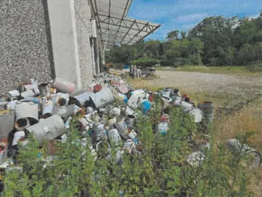Capannone industriale con uffici e terreno a Novara