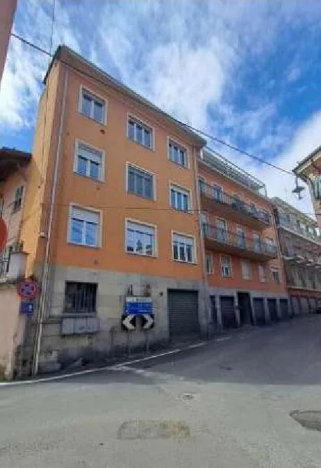 Appartamento attico con terrazzo, cantina e due box auto in Mondovì