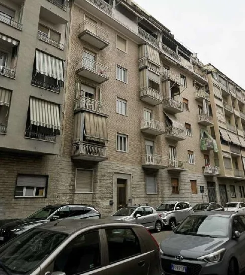 Appartamento con terrazzo e cantina in Torino, via Monte Valderoa 5