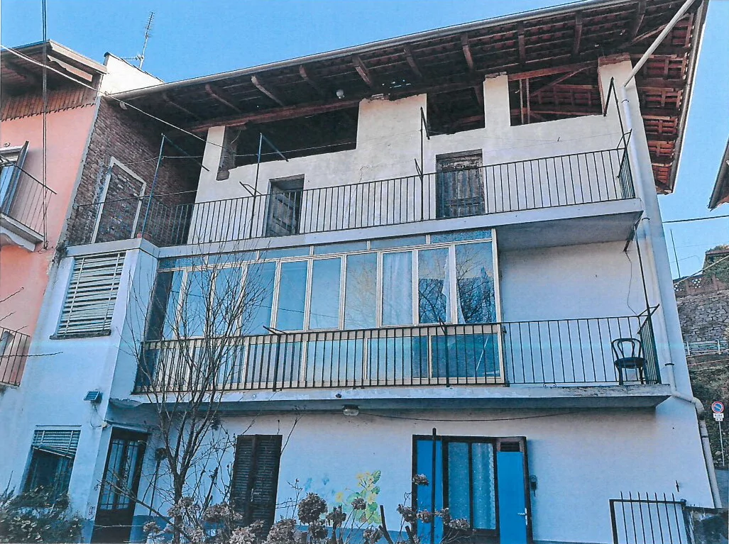 Fabbricato civile semindipendente con rustico a Biella