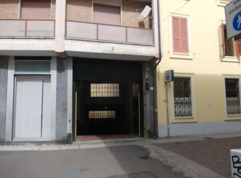 Autorimessa privata di circa 900 mq in Alessandria, zona Duomo