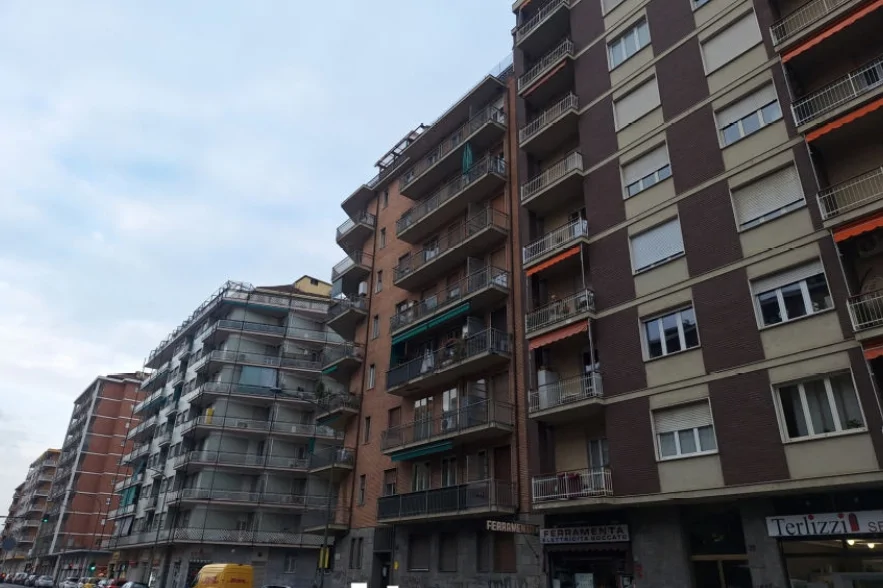 Appartamento con cantina in Torino, Via Guido Reni 215