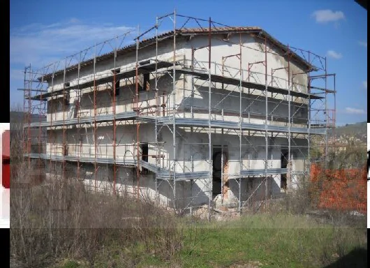 Due fabbricati in costruzione con terreni a Rignano sull'Arno