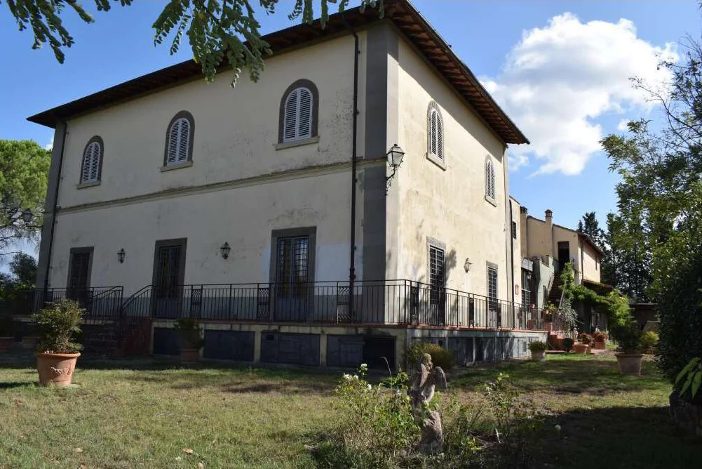 Villa Landi con parco e terreni agricoli
